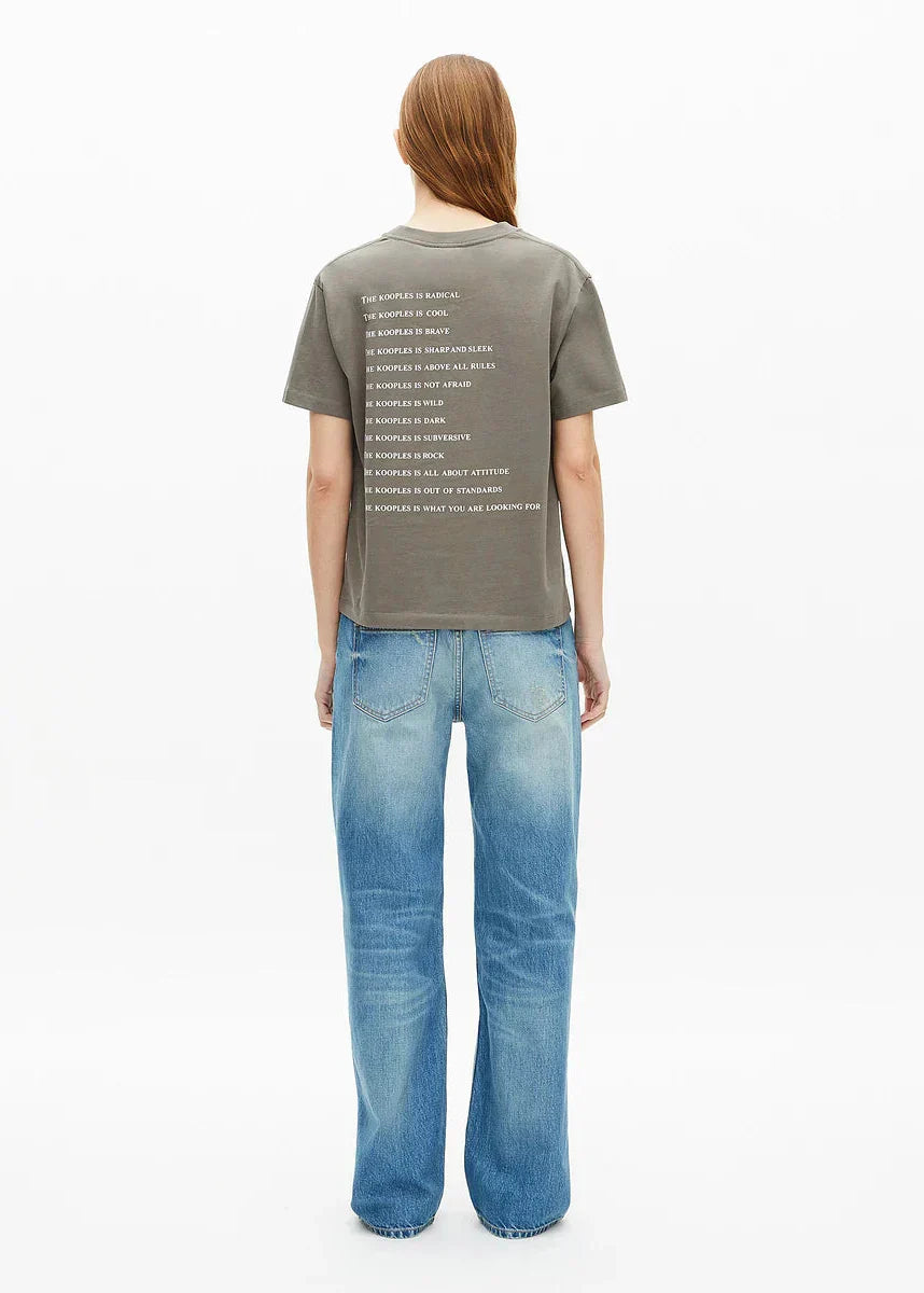 T-shirt Khaki, qu'est-ce que c'est ?