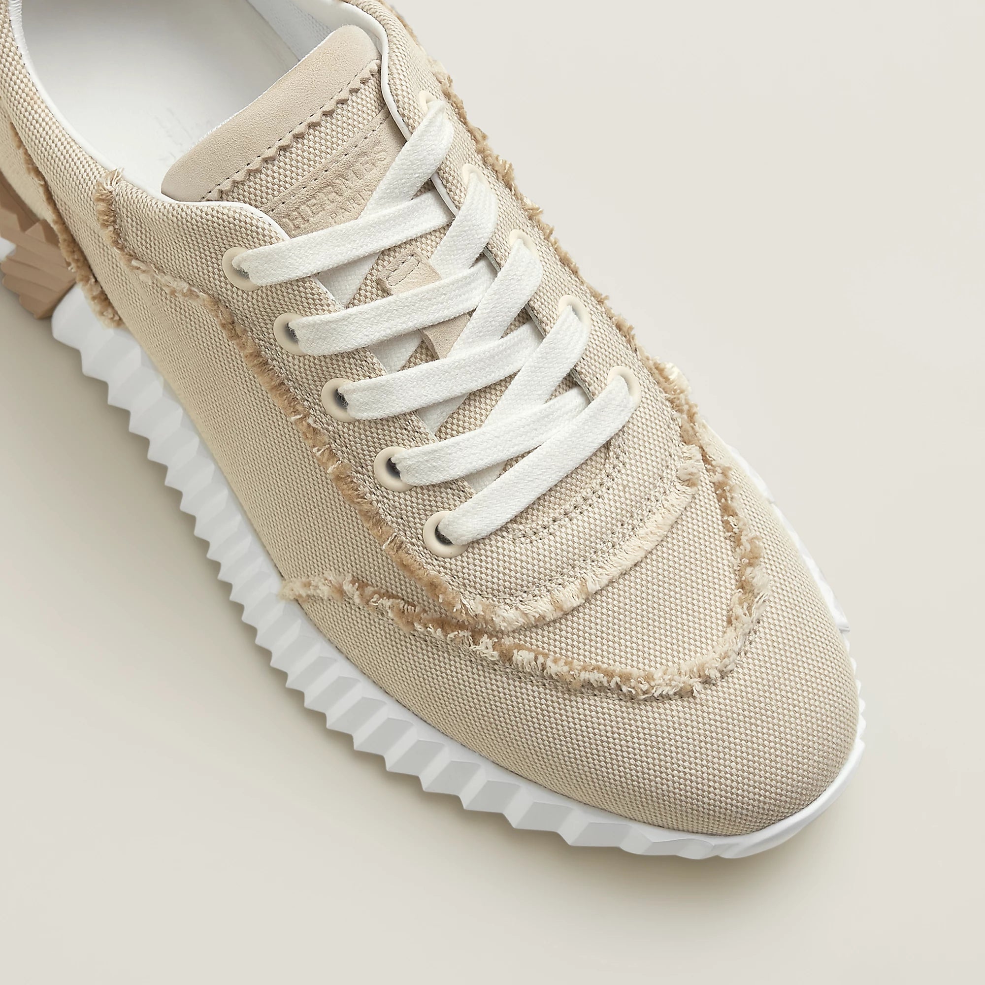 Bouncing sneaker